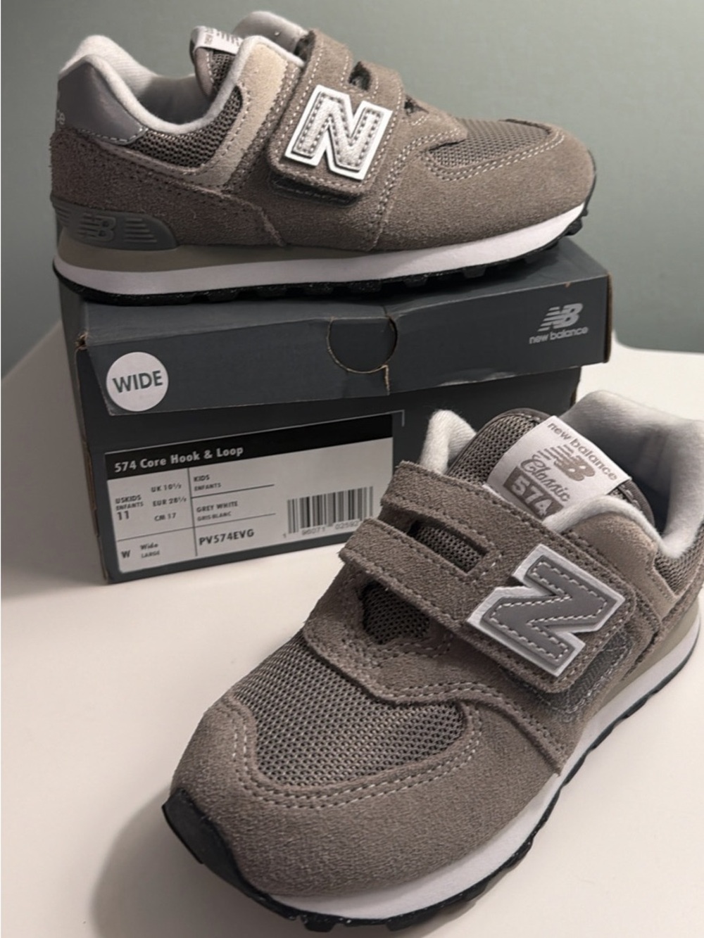 New Balance Toddler Size 11 wide 574 Hook & Loop Sneakers in Gray